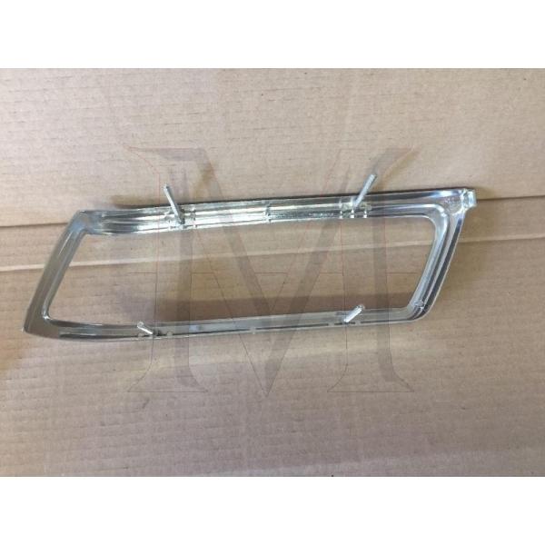 TAIL LIGHT LENS CHROME FRAME - RIGHT SIDE